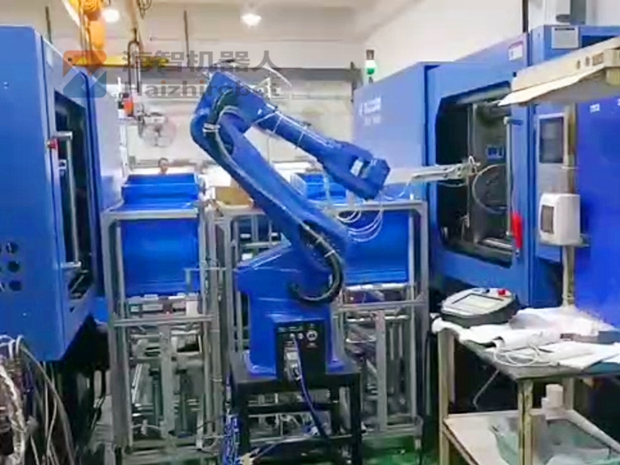 机器人自动取注塑件 银河国际游戏平台注塑机（一拖二自动生产线）(图1)